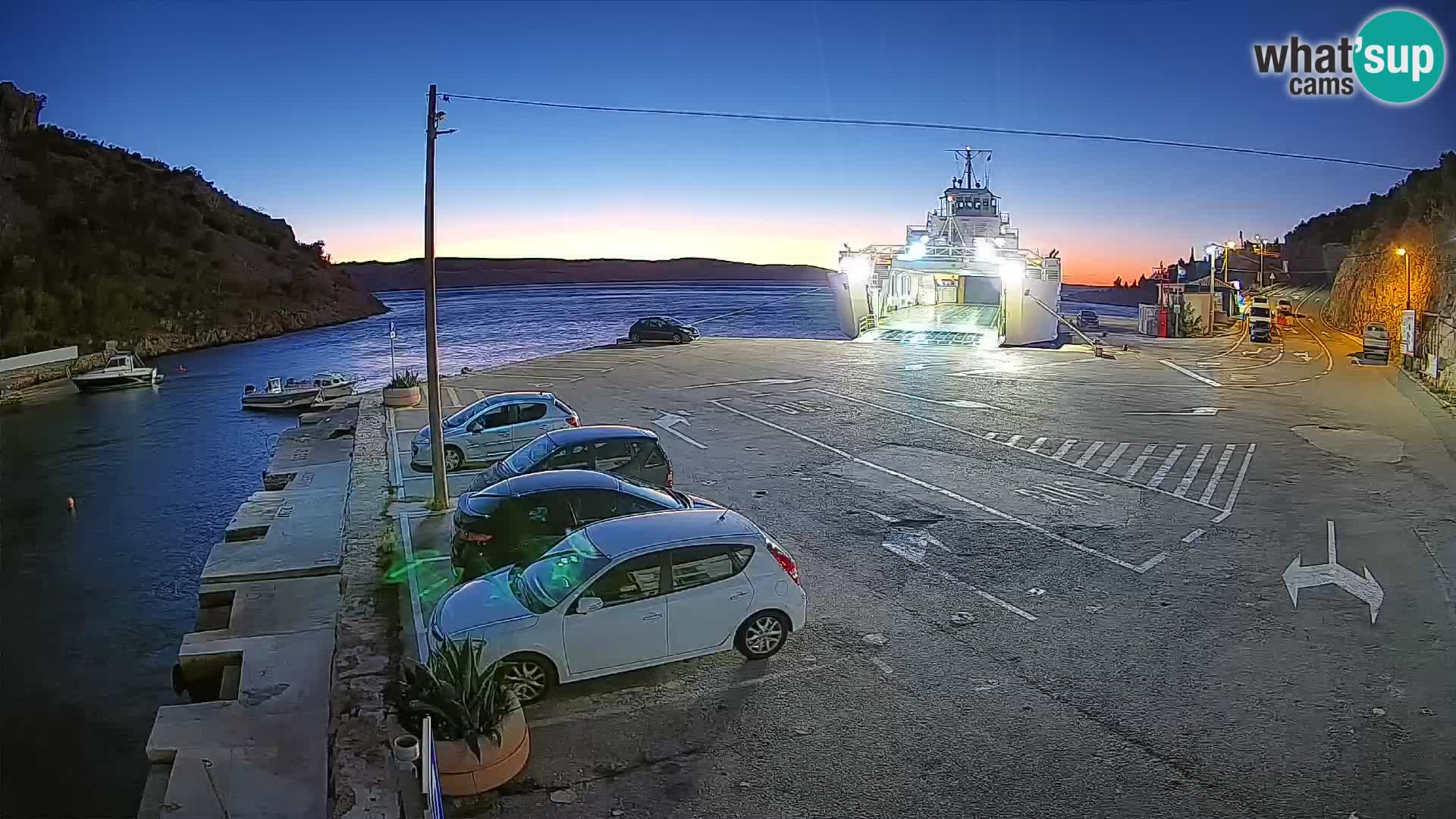 Web kamera trajektna luka Prizna – prema otoku Pag