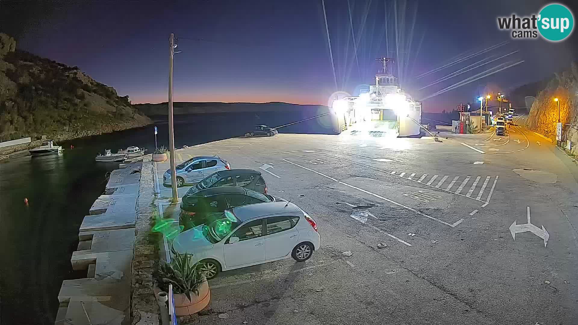 Webcam del puerto de ferris de Prizna – hacia la isla de Pag