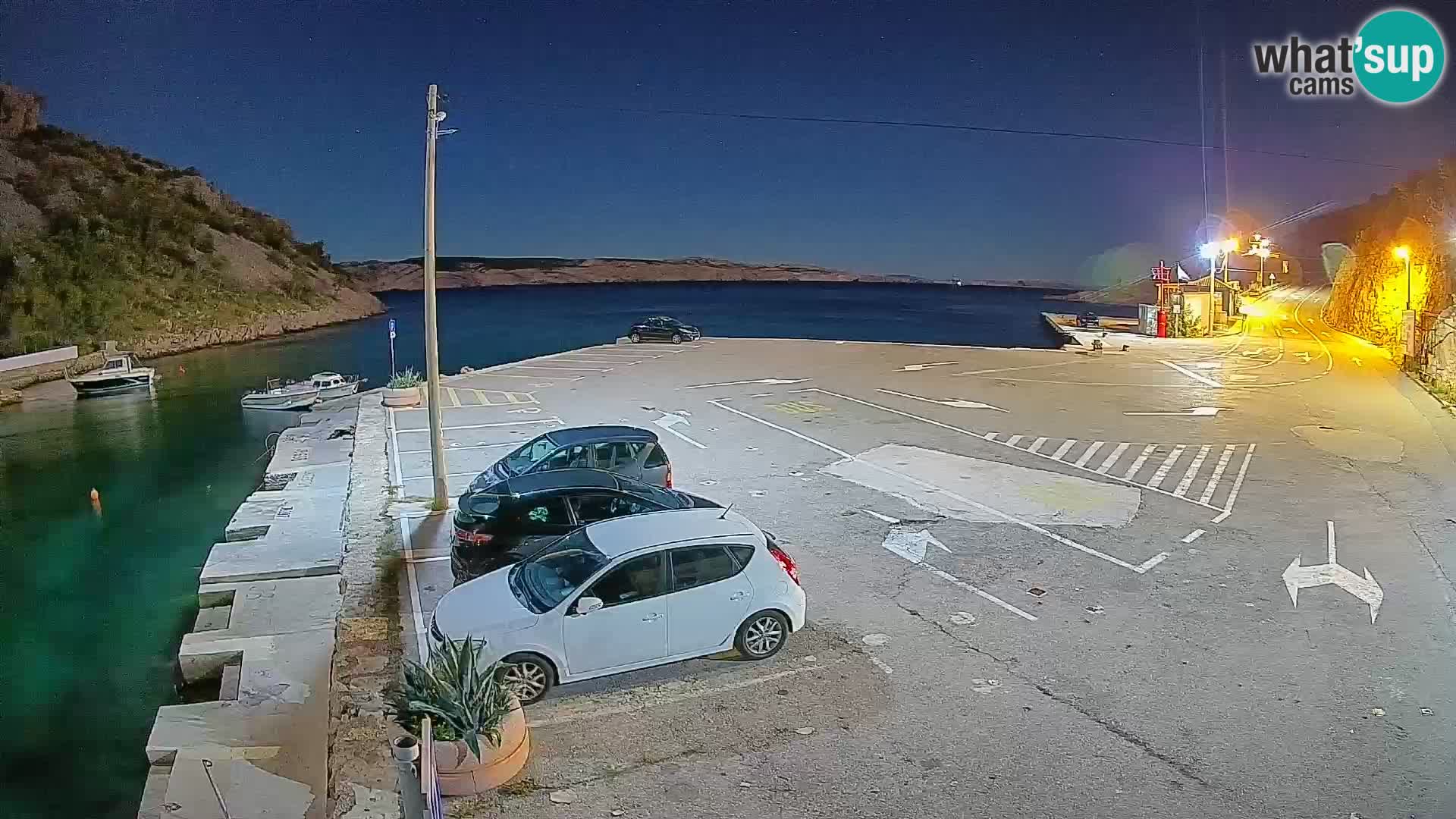 Webcam del puerto de ferris de Prizna – hacia la isla de Pag