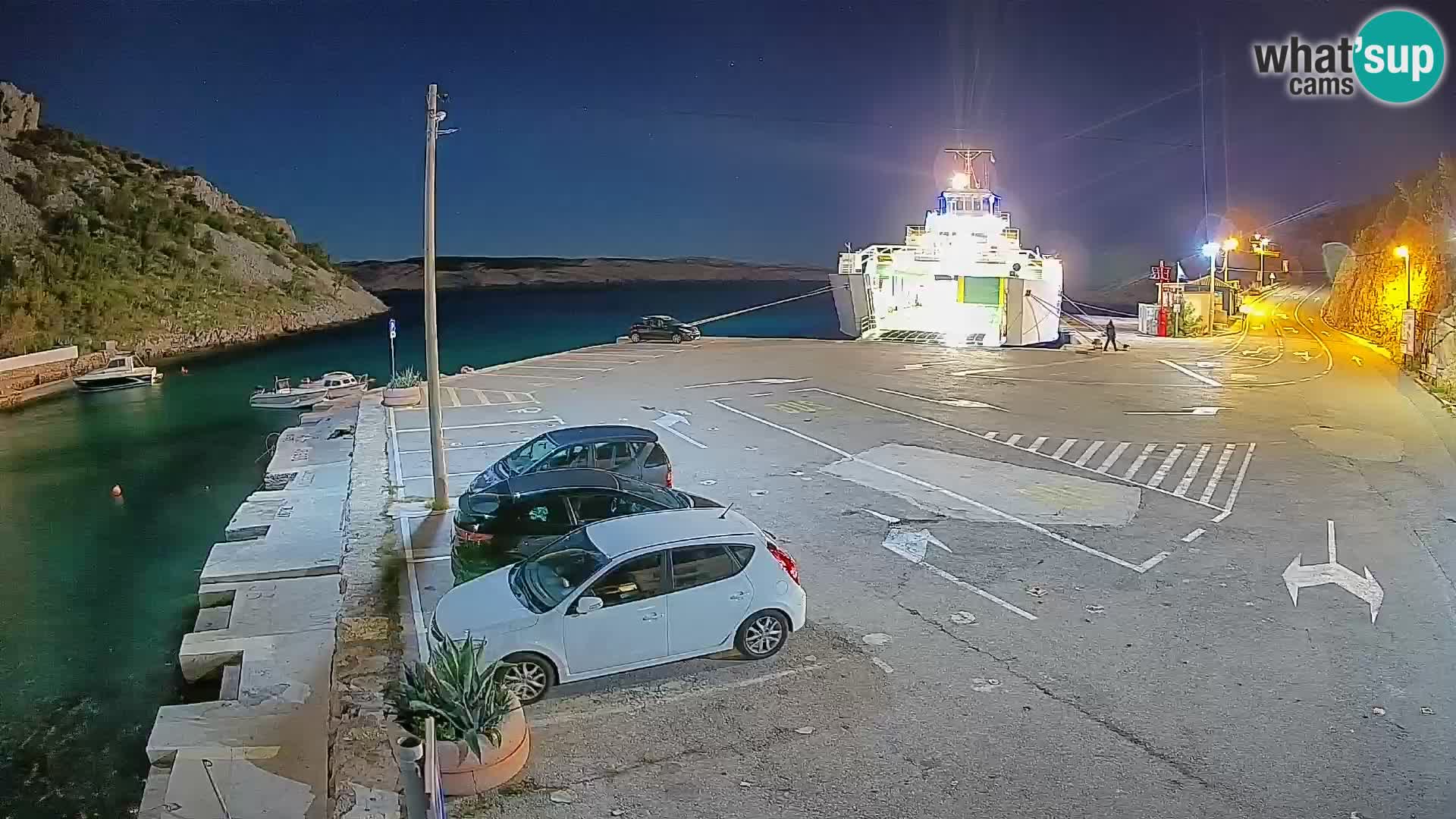 Webcam del puerto de ferris de Prizna – hacia la isla de Pag