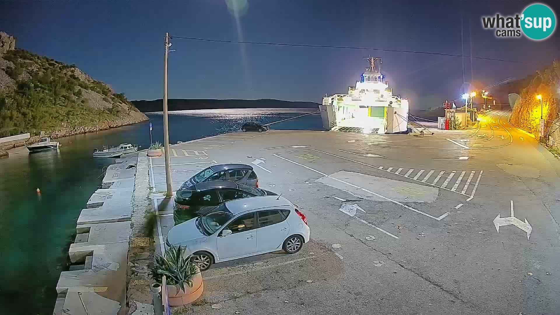 Webcam del puerto de ferris de Prizna – hacia la isla de Pag