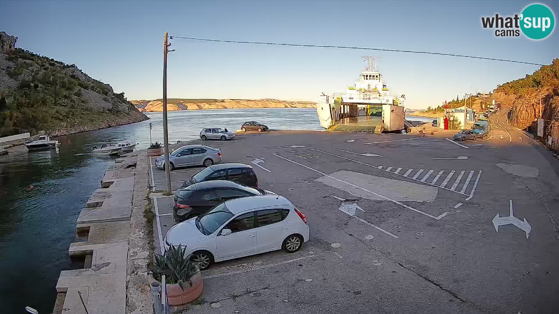 Web kamera trajektna luka Prizna – prema otoku Pag