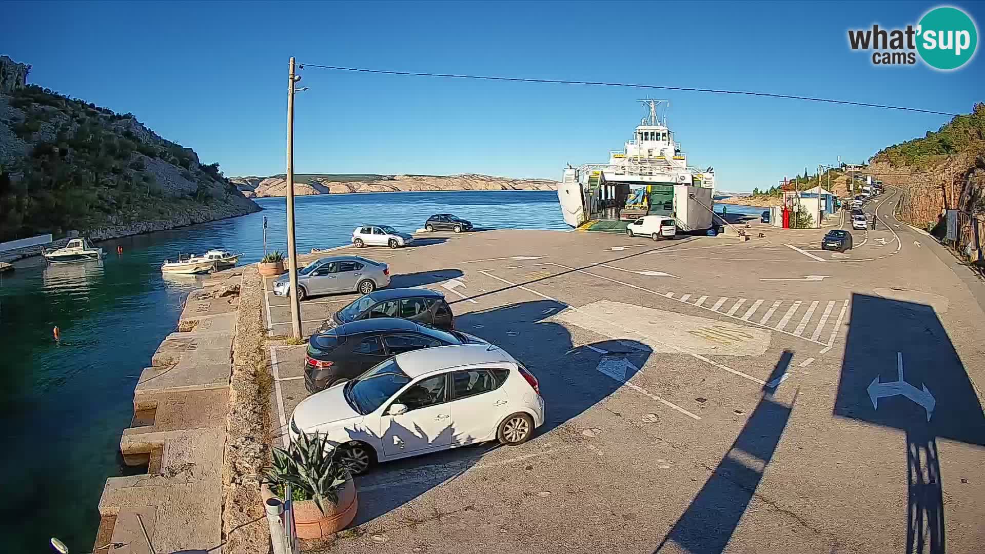 Webcam del puerto de ferris de Prizna – hacia la isla de Pag