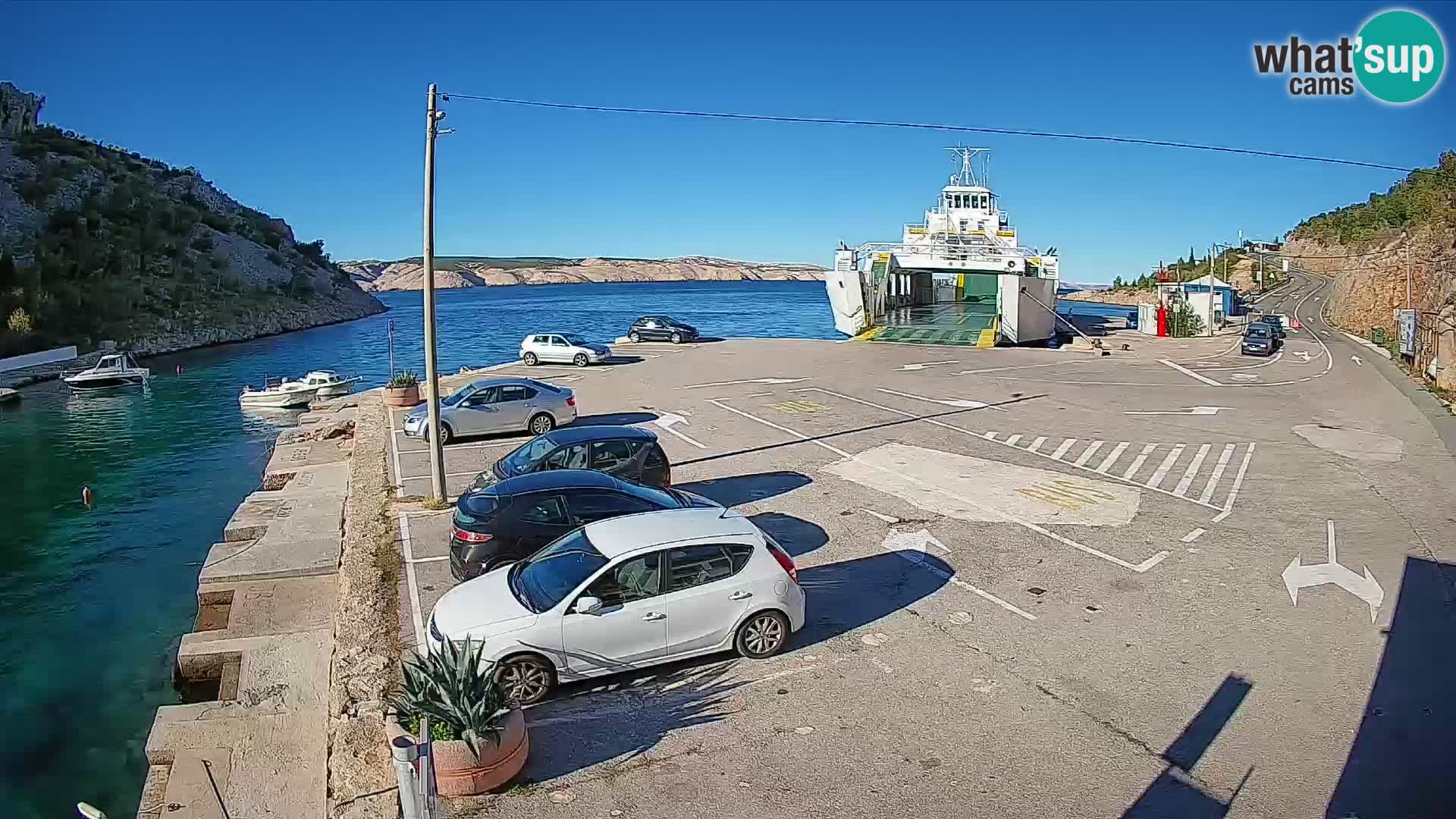 Webcam del puerto de ferris de Prizna – hacia la isla de Pag