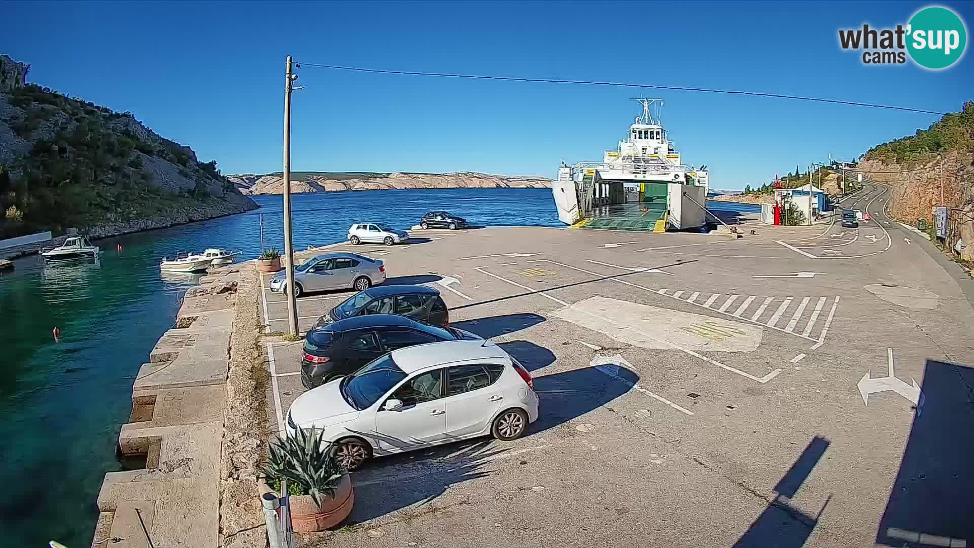Webcam del puerto de ferris de Prizna – hacia la isla de Pag
