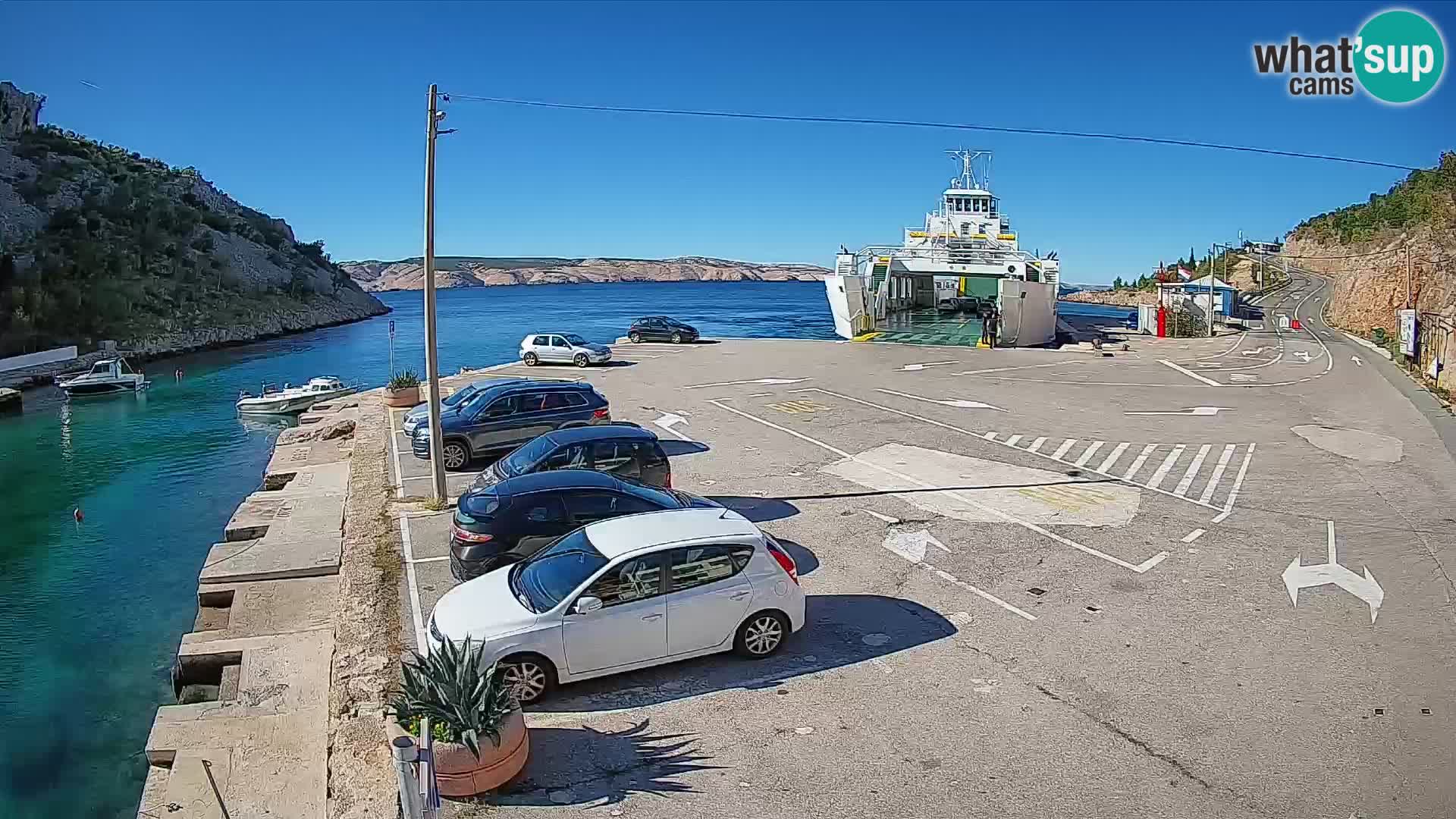Webcam del puerto de ferris de Prizna – hacia la isla de Pag