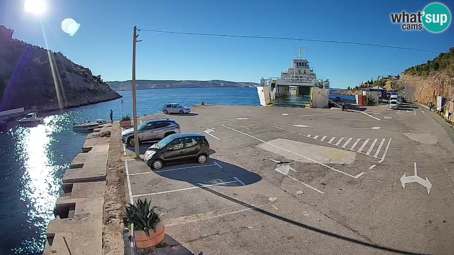 Webcam del puerto de ferris de Prizna – hacia la isla de Pag