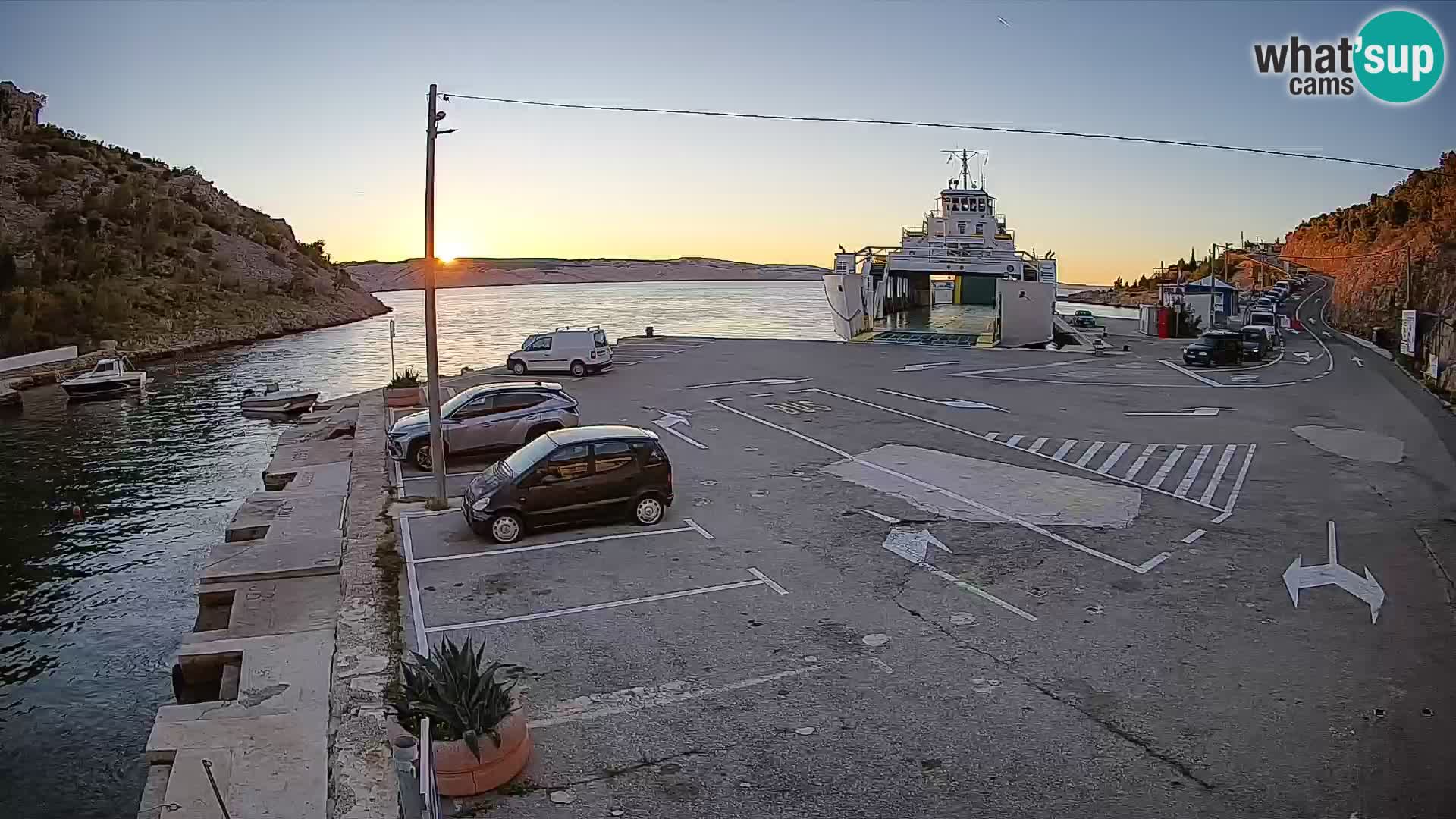 Web kamera trajektna luka Prizna – prema otoku Pag