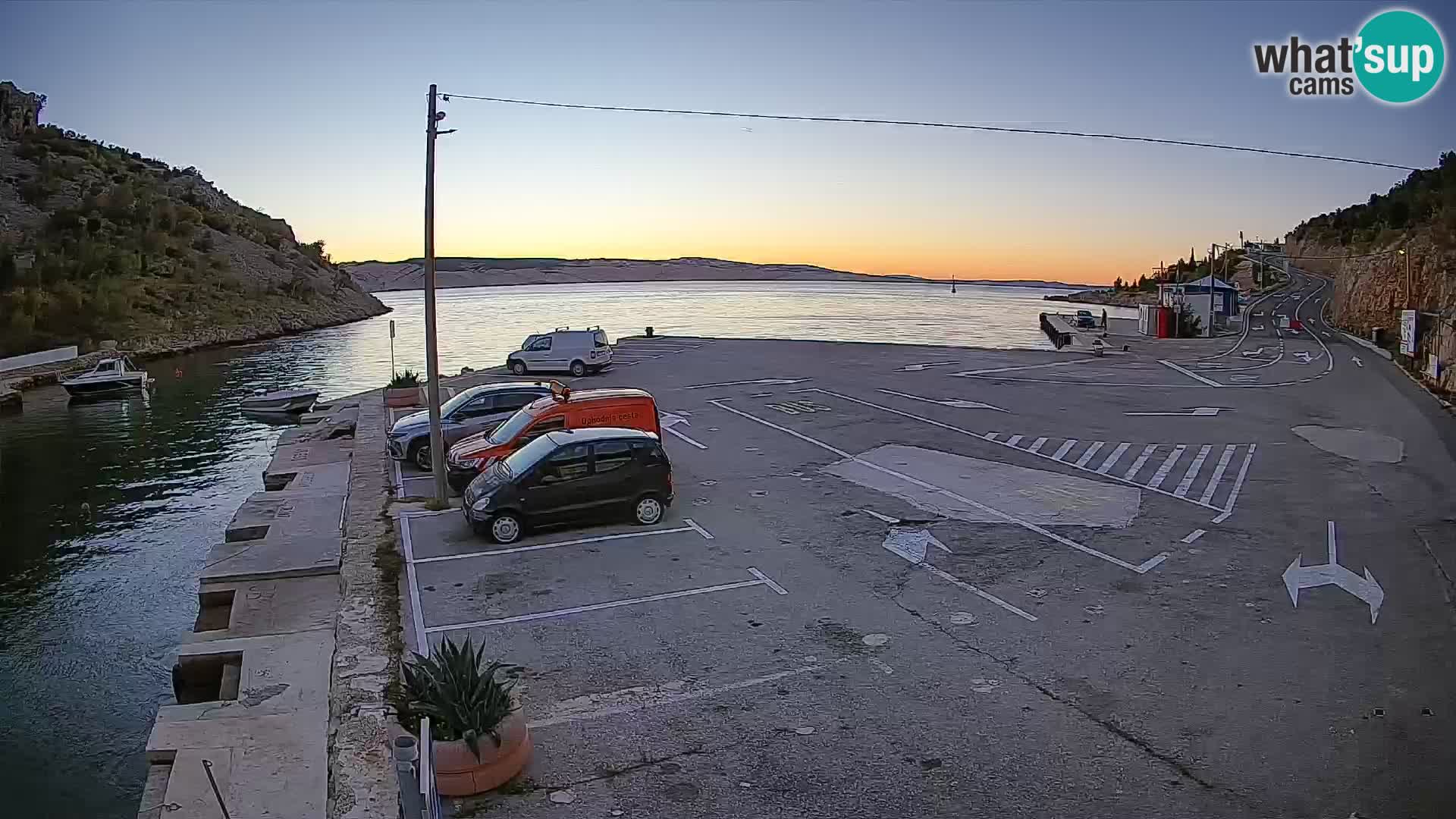 Webcam del puerto de ferris de Prizna – hacia la isla de Pag