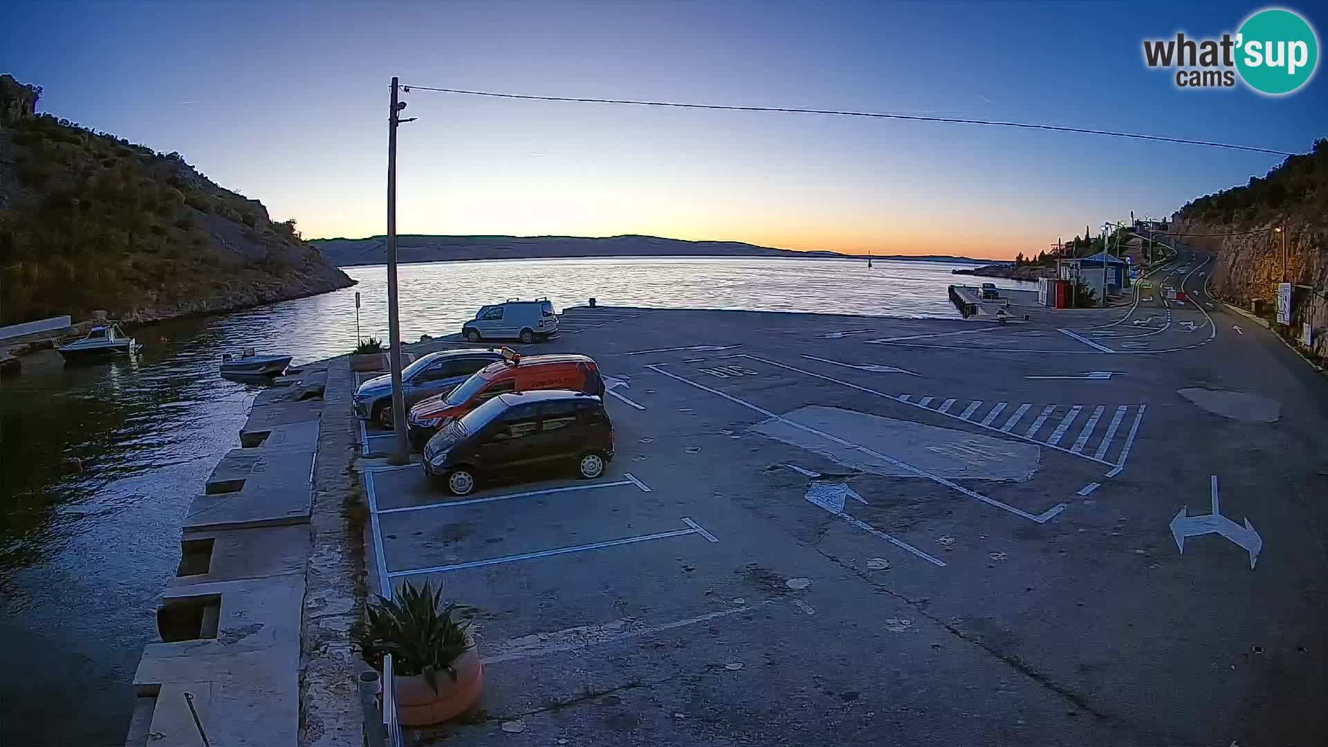Webcam del puerto de ferris de Prizna – hacia la isla de Pag