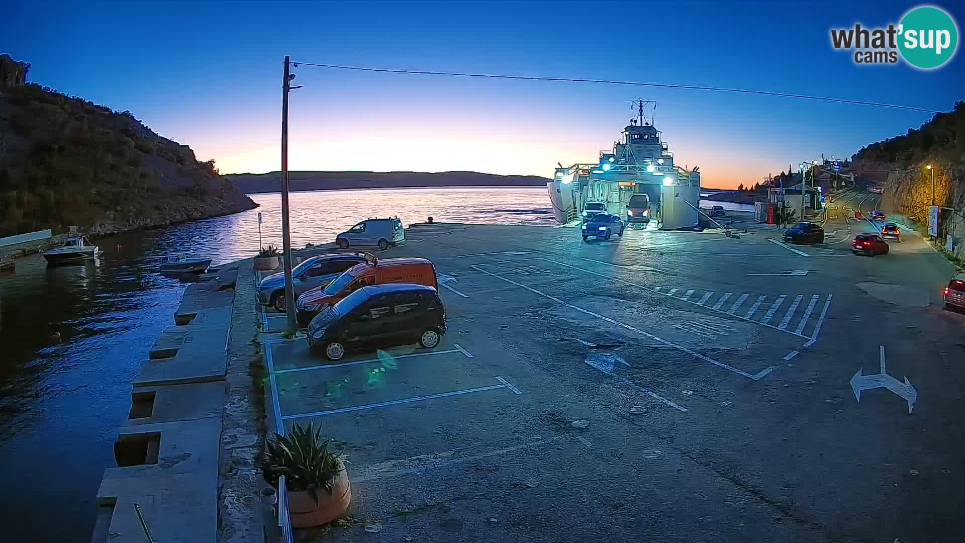 Web kamera trajektna luka Prizna – prema otoku Pag