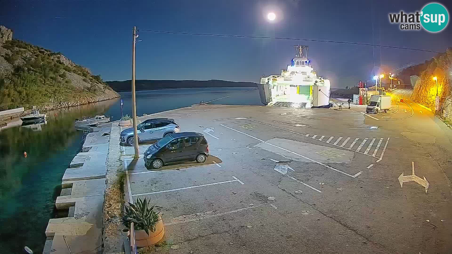 Webcam del puerto de ferris de Prizna – hacia la isla de Pag