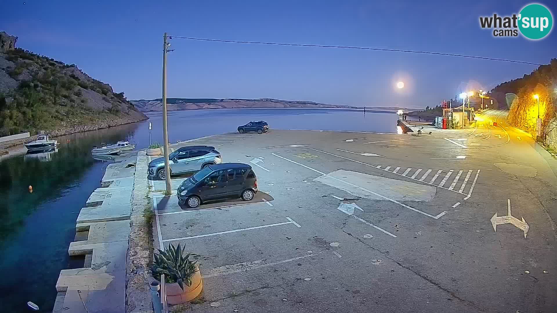 Webcam del puerto de ferris de Prizna – hacia la isla de Pag