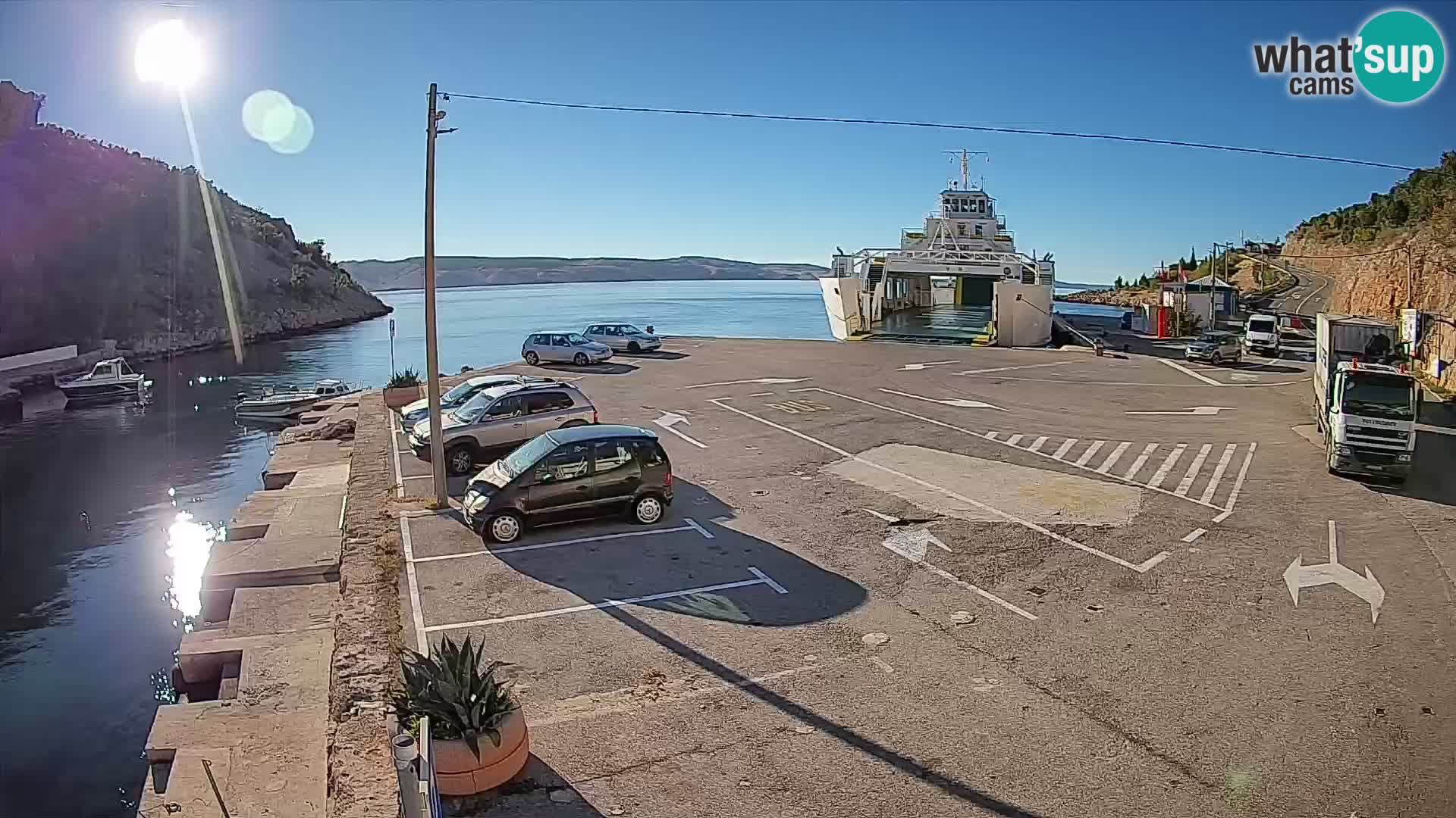 Web kamera trajektna luka Prizna – prema otoku Pag