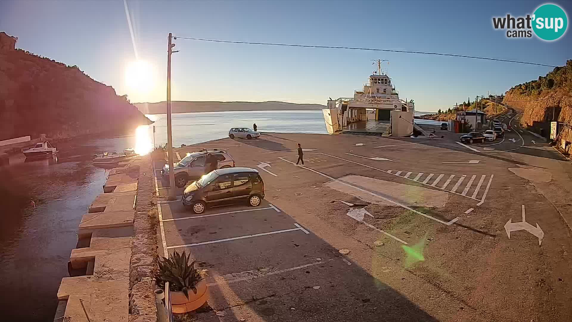 Webcam del puerto de ferris de Prizna – hacia la isla de Pag