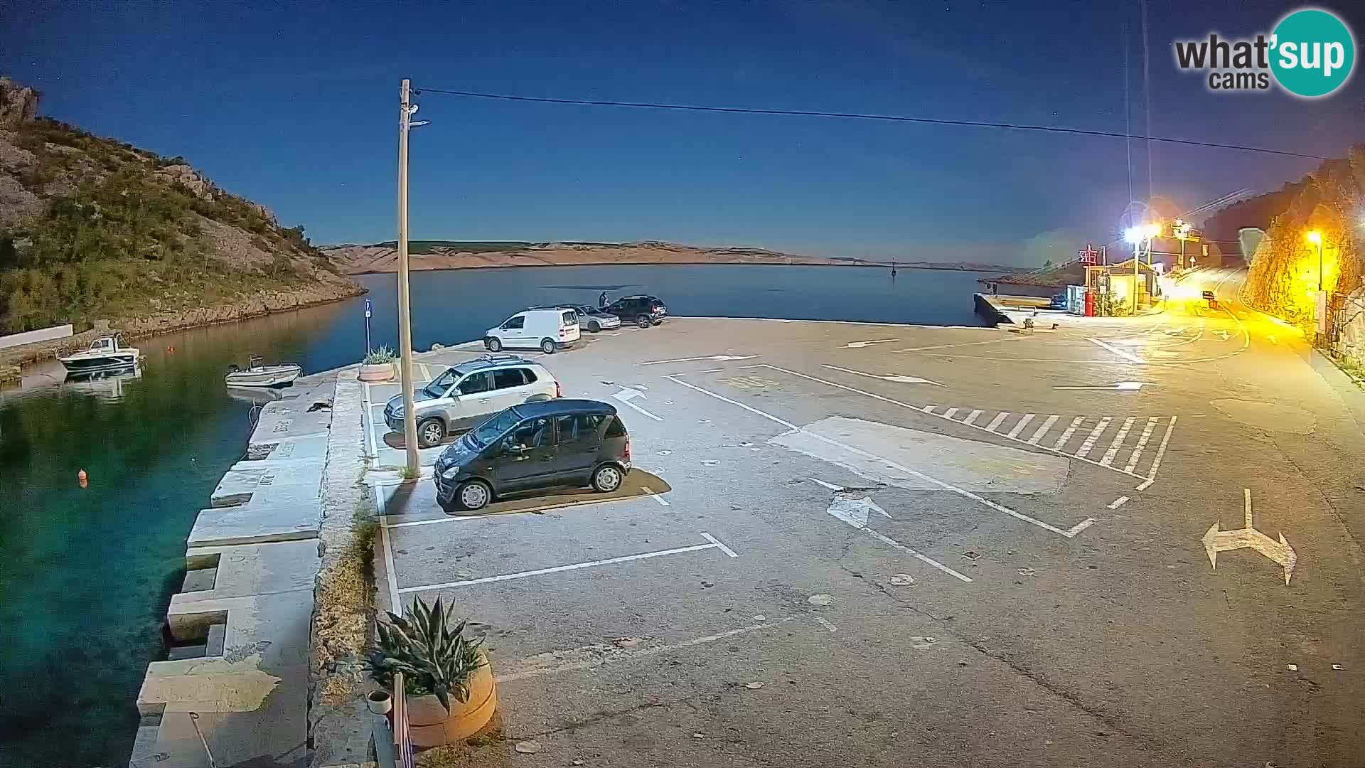 Webcam del puerto de ferris de Prizna – hacia la isla de Pag