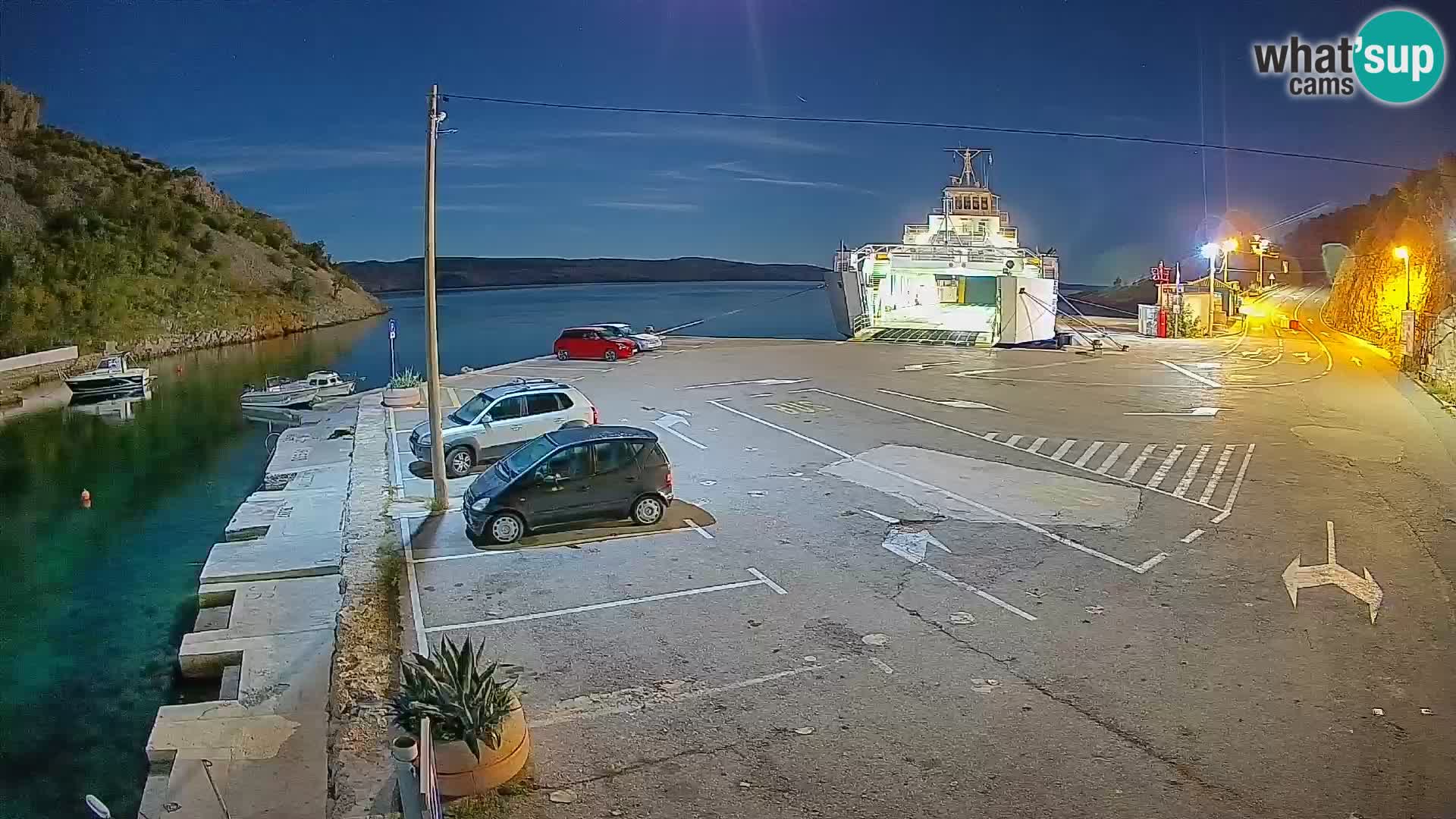 Webcam del puerto de ferris de Prizna – hacia la isla de Pag