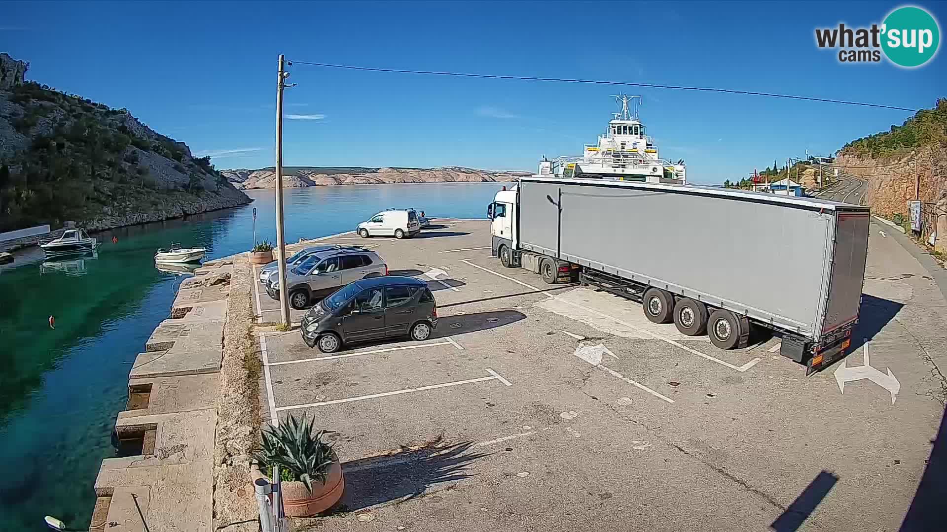 Webcam del puerto de ferris de Prizna – hacia la isla de Pag