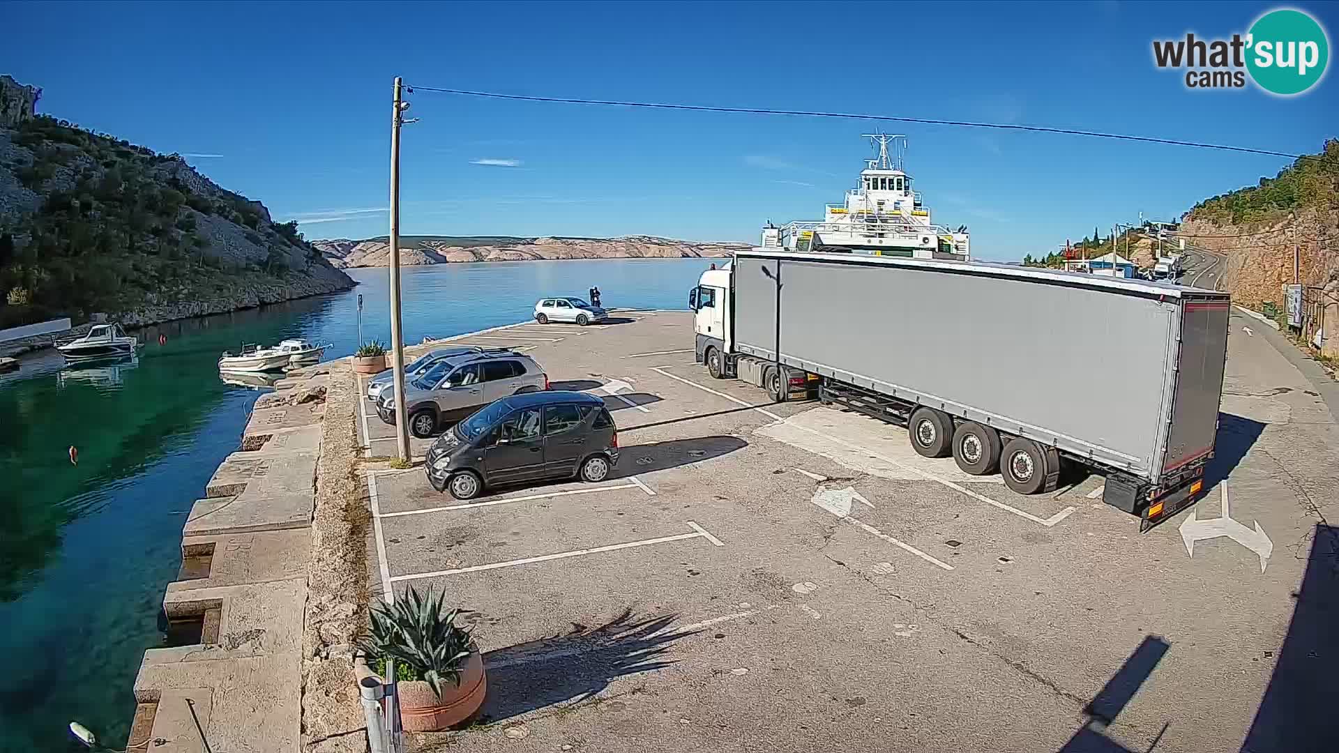 Webcam del puerto de ferris de Prizna – hacia la isla de Pag