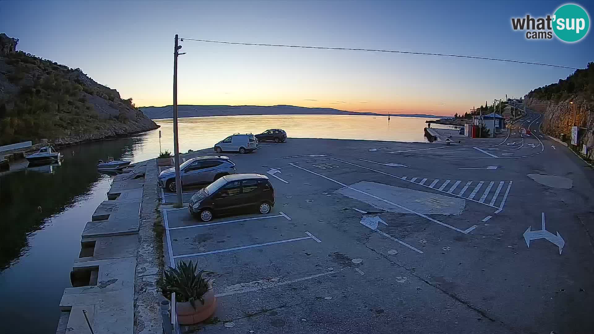 Webcam del puerto de ferris de Prizna – hacia la isla de Pag