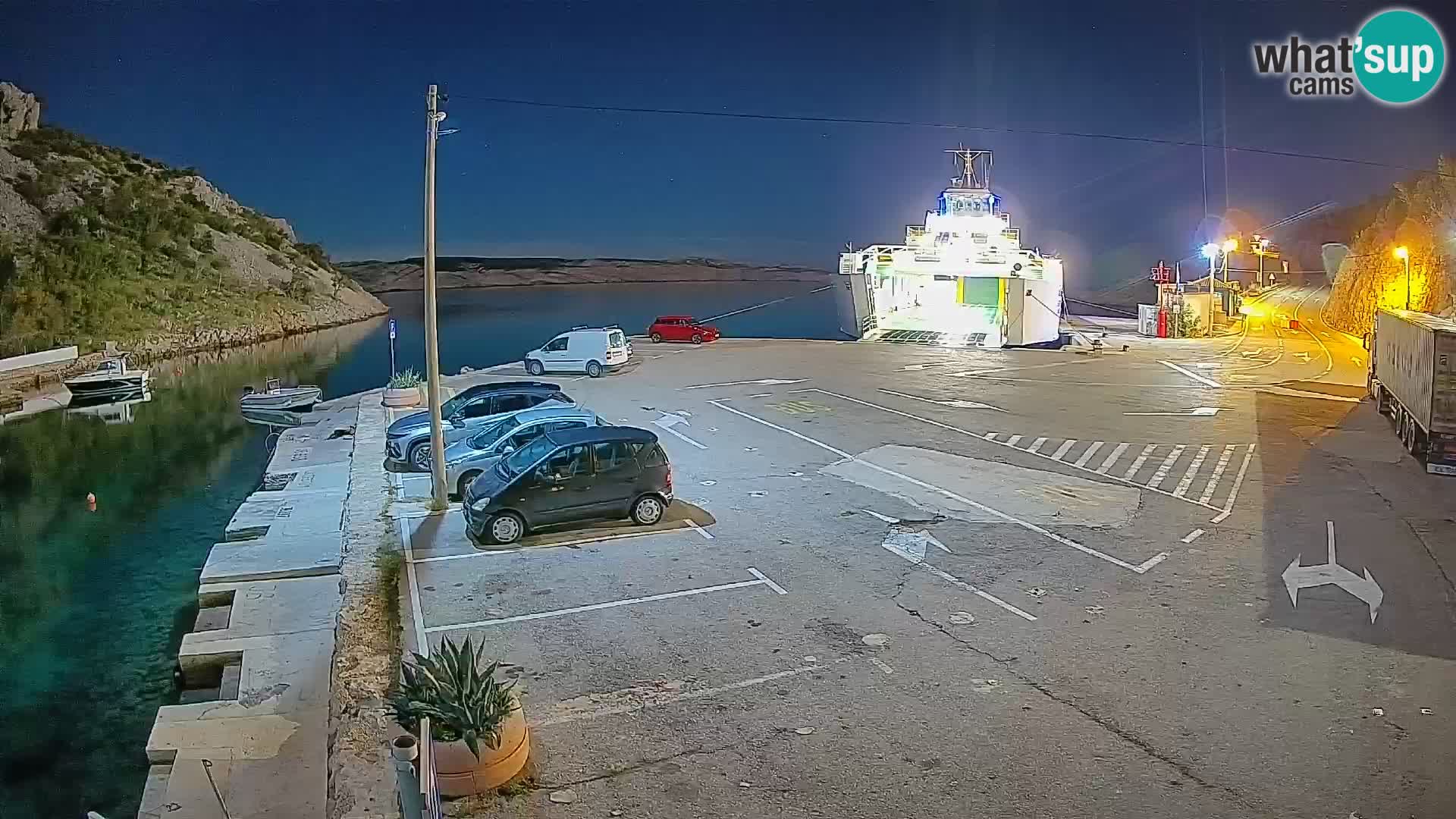 Webcam del puerto de ferris de Prizna – hacia la isla de Pag
