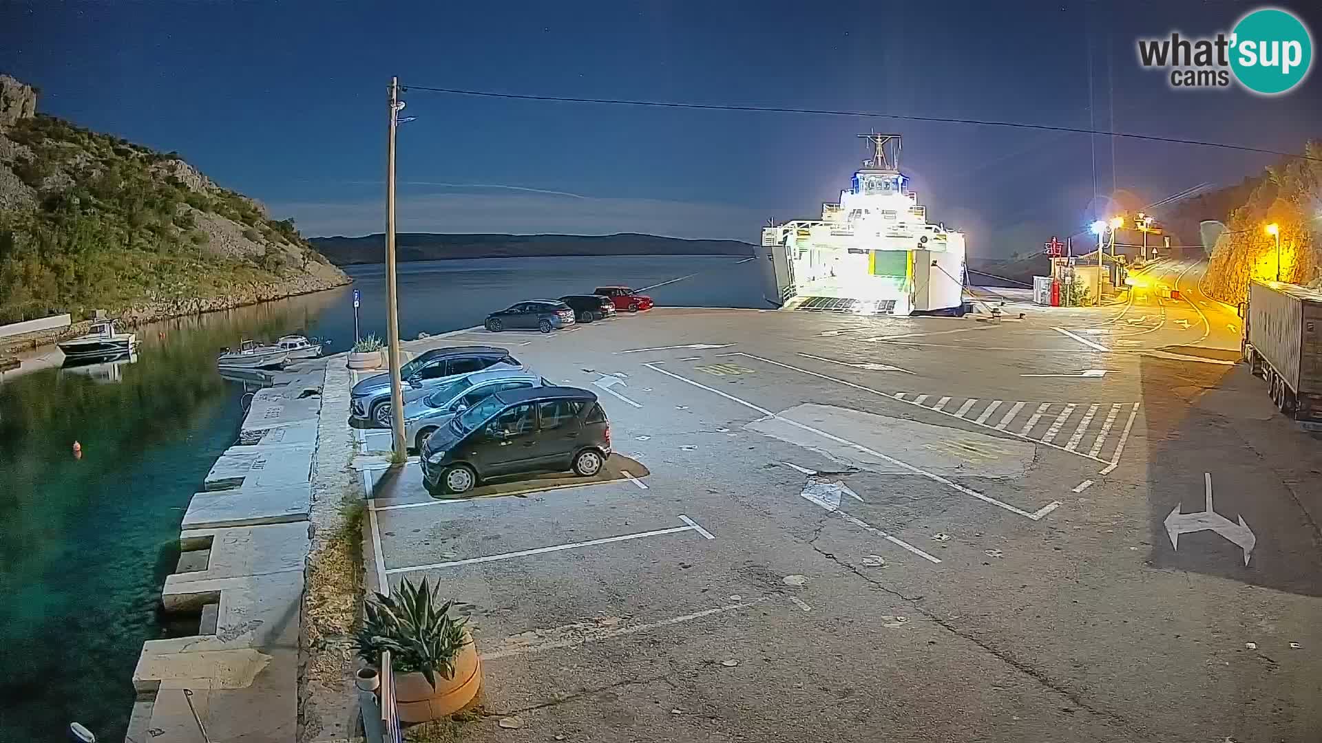 Webcam del puerto de ferris de Prizna – hacia la isla de Pag