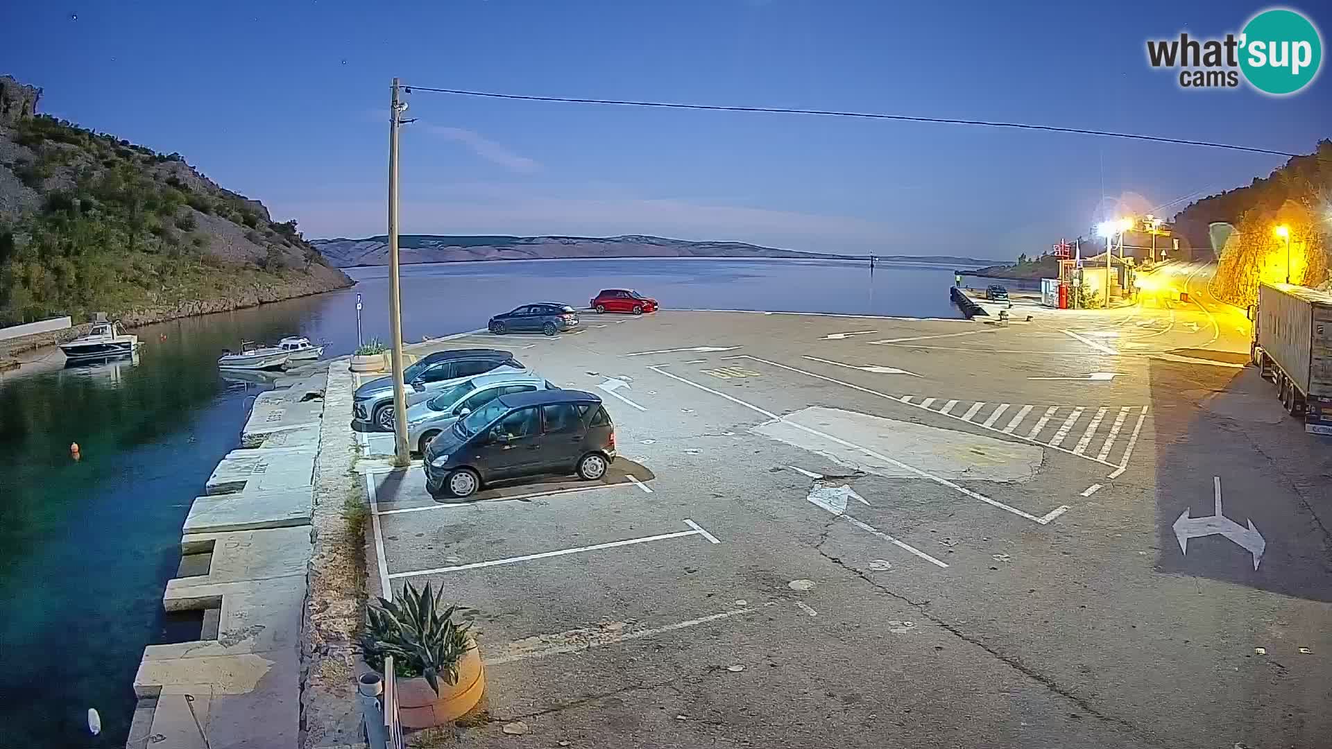 Web kamera trajektna luka Prizna – prema otoku Pag