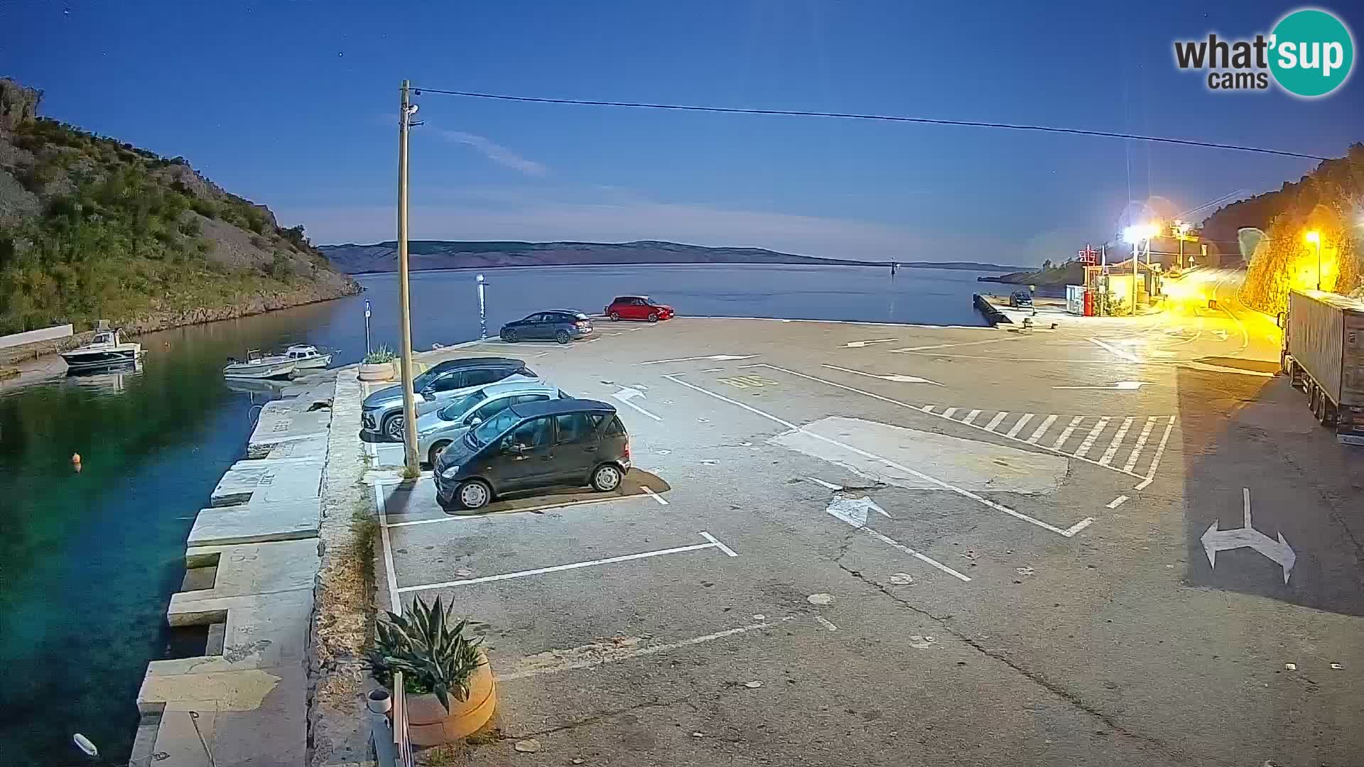 Webcam del puerto de ferris de Prizna – hacia la isla de Pag
