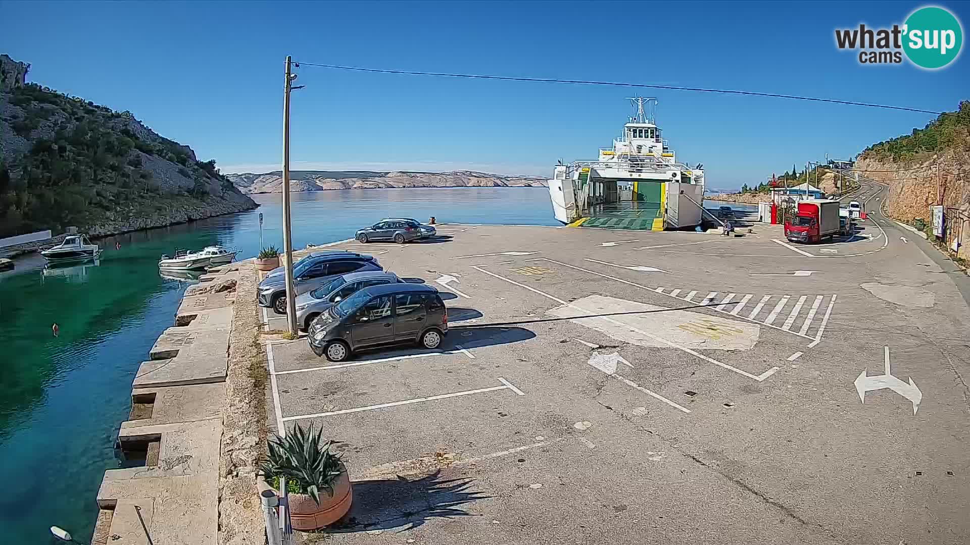 Webcam del puerto de ferris de Prizna – hacia la isla de Pag