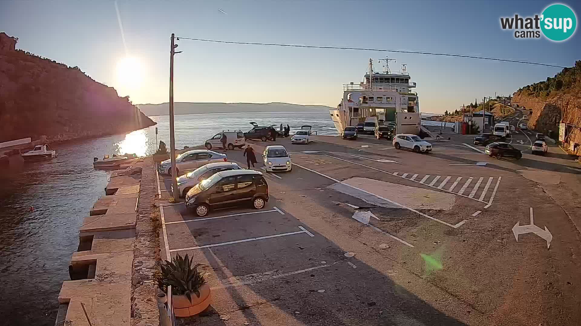 Webcam del puerto de ferris de Prizna – hacia la isla de Pag