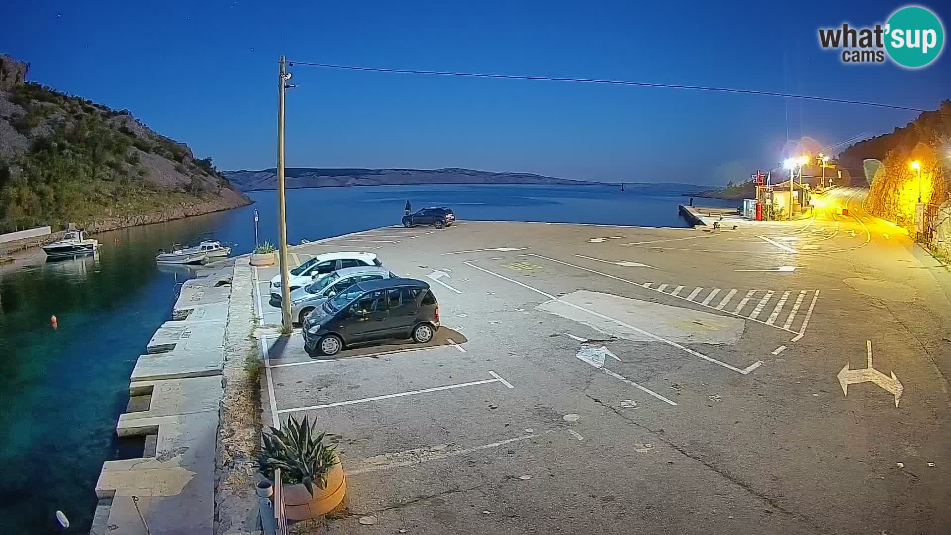 Webcam del puerto de ferris de Prizna – hacia la isla de Pag