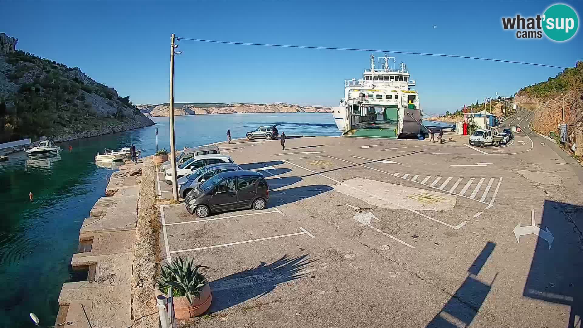 Webcam del puerto de ferris de Prizna – hacia la isla de Pag