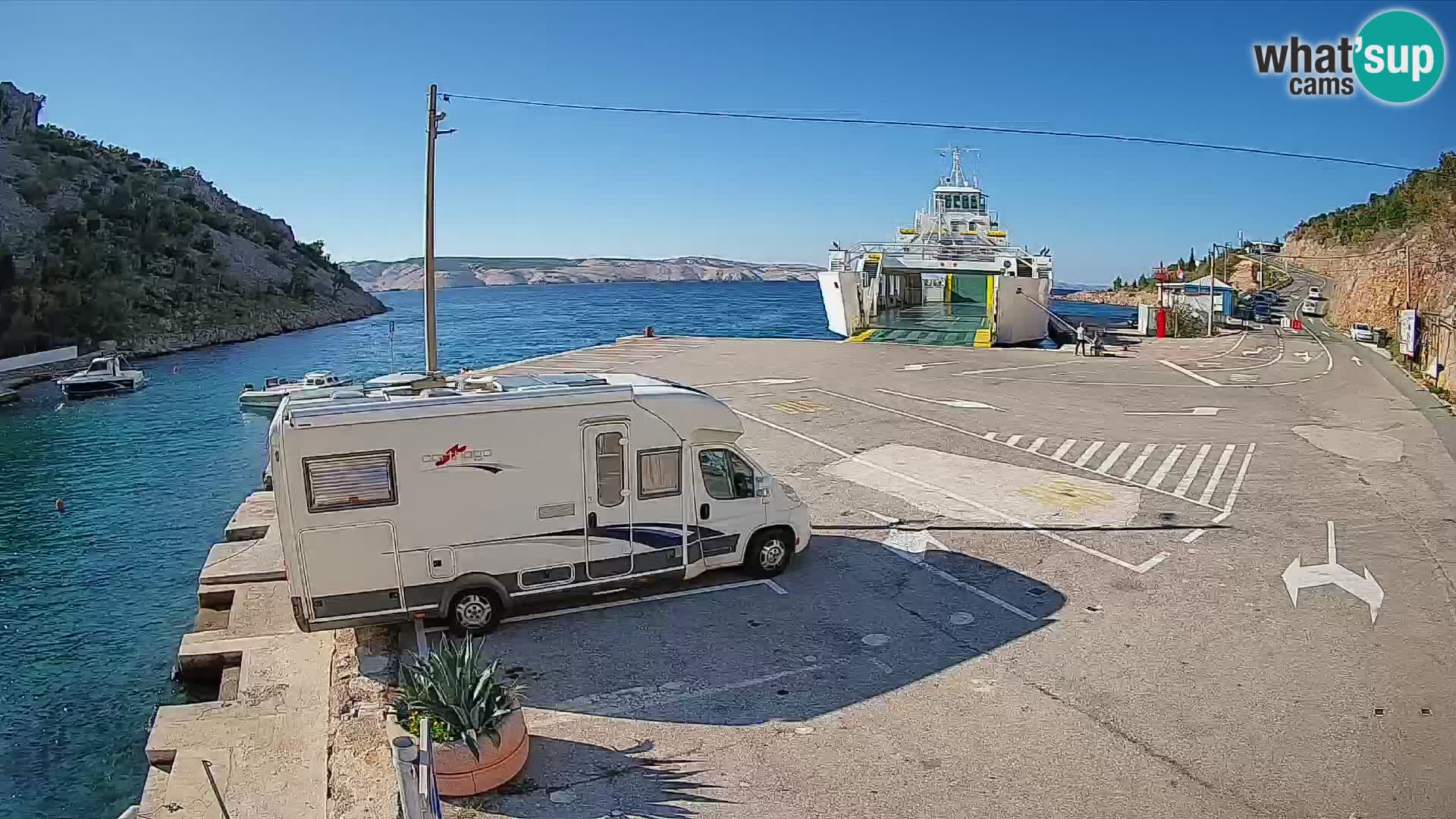 Webcam del puerto de ferris de Prizna – hacia la isla de Pag