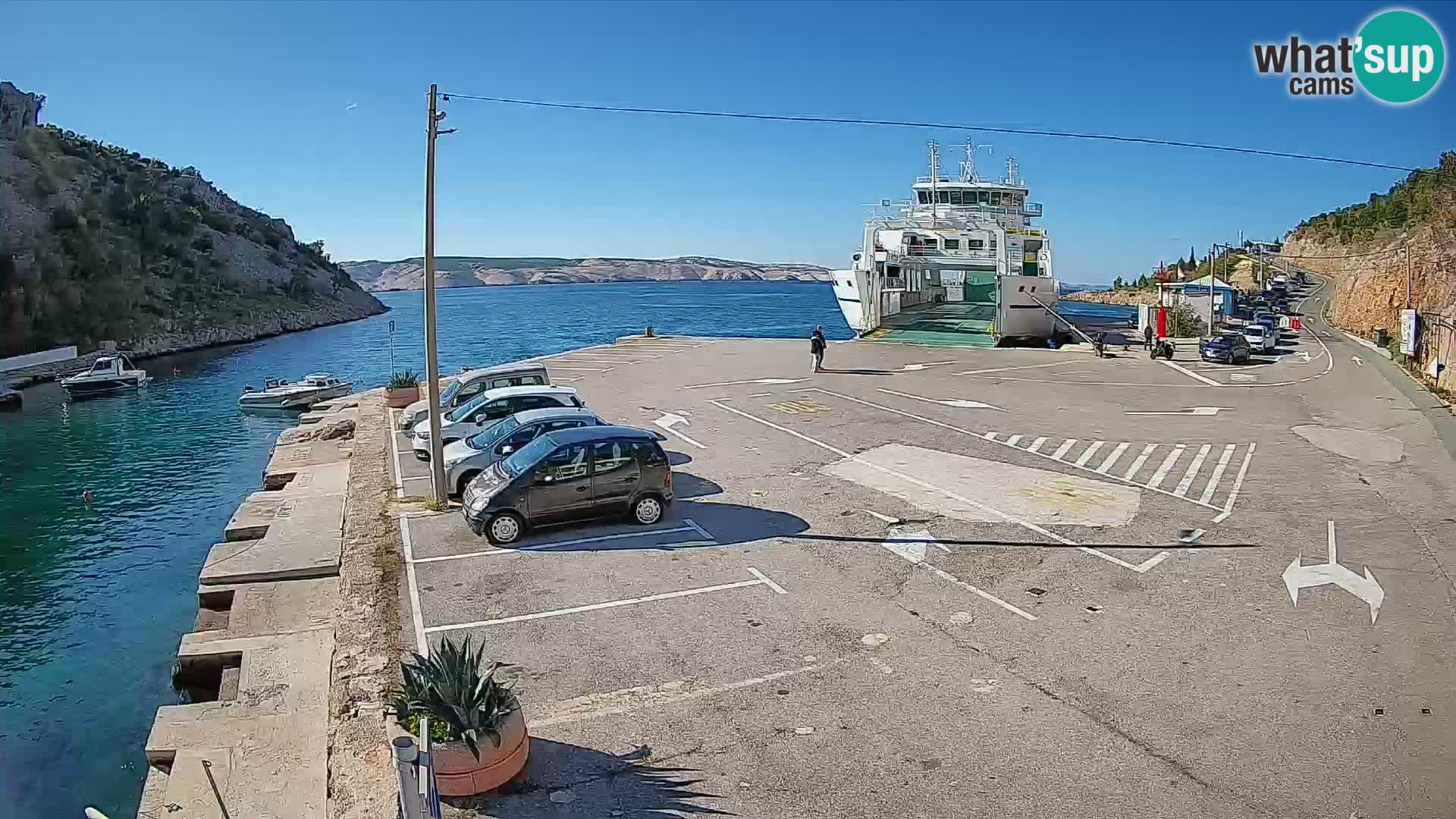 Spletna kamera trajektno pristanišče Prizna – proti otoku Pag