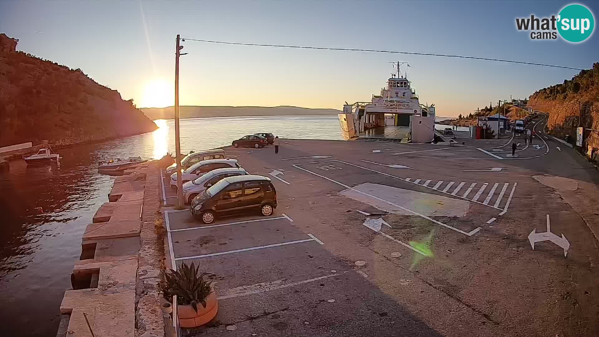 Webcam del puerto de ferris de Prizna – hacia la isla de Pag