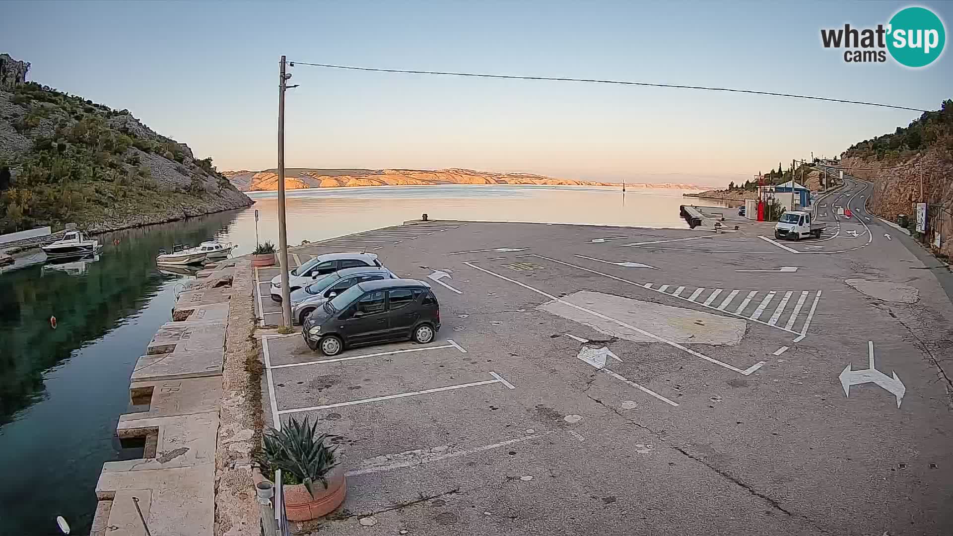 Web kamera trajektna luka Prizna – prema otoku Pag