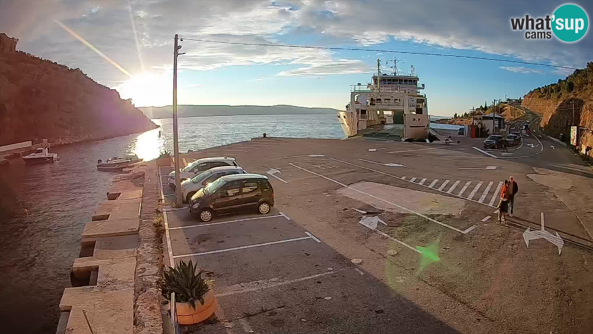 Webcam del puerto de ferris de Prizna – hacia la isla de Pag