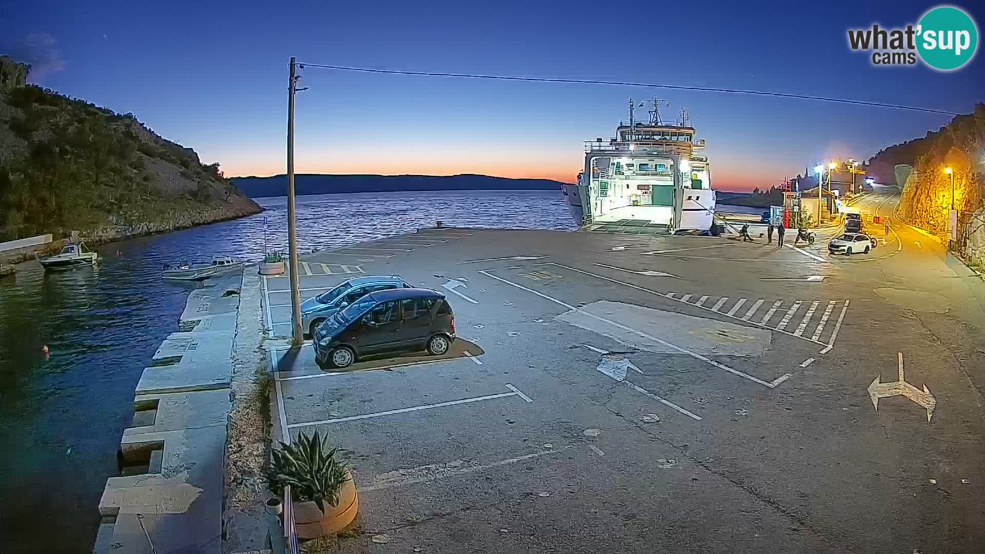 Webcam del puerto de ferris de Prizna – hacia la isla de Pag