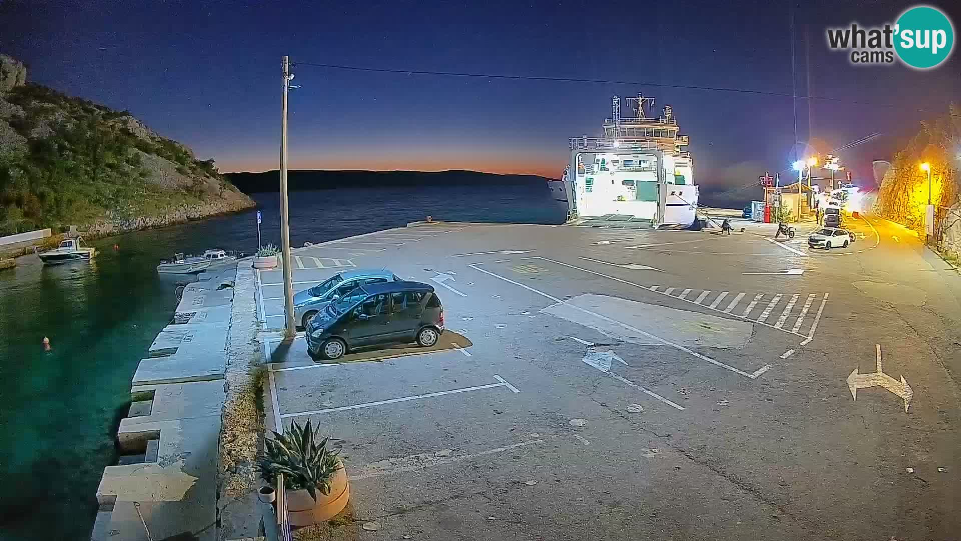 Webcam del puerto de ferris de Prizna – hacia la isla de Pag