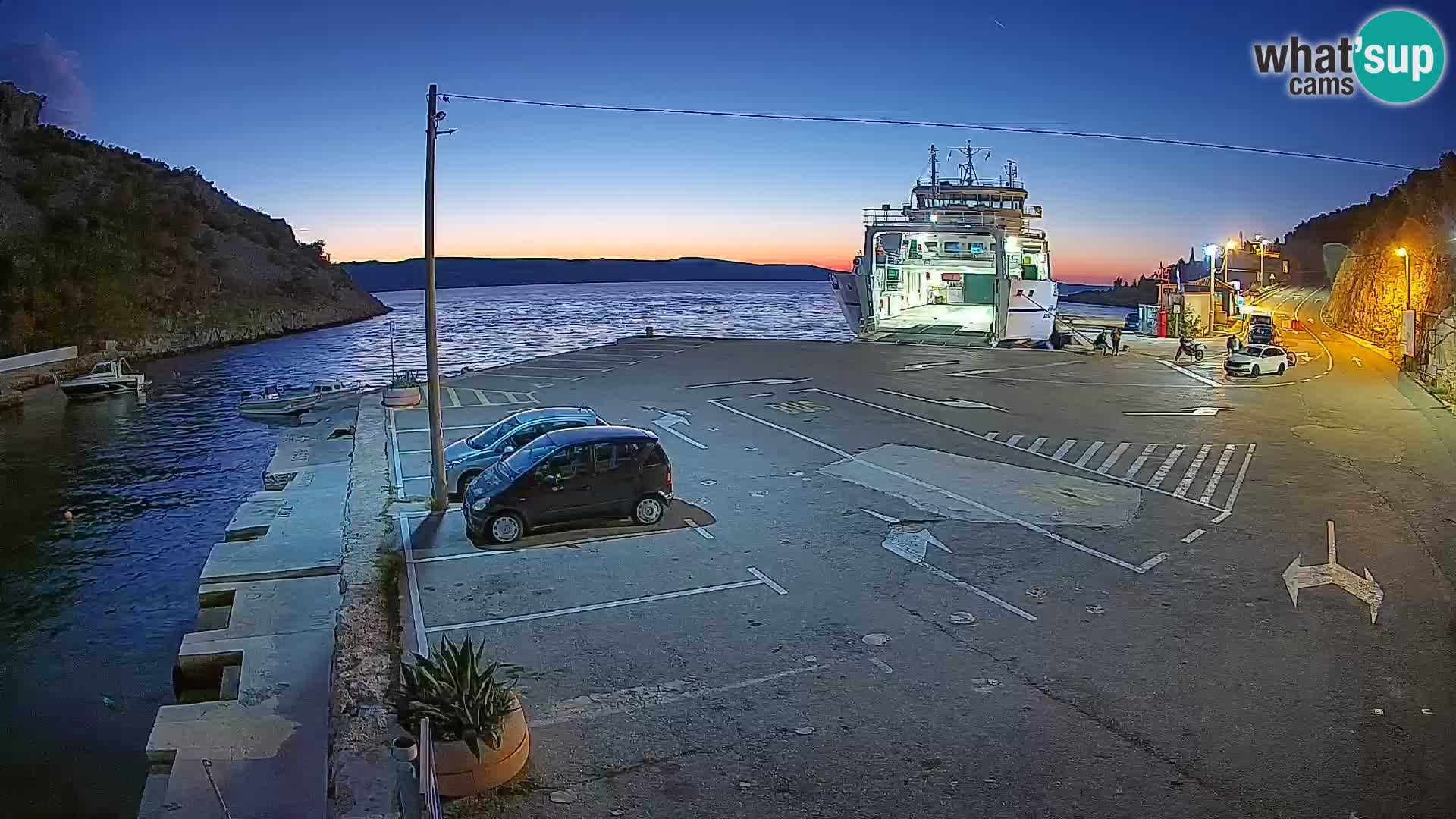 Web kamera trajektna luka Prizna – prema otoku Pag