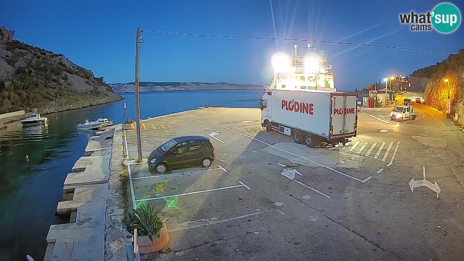 Webcam del puerto de ferris de Prizna – hacia la isla de Pag