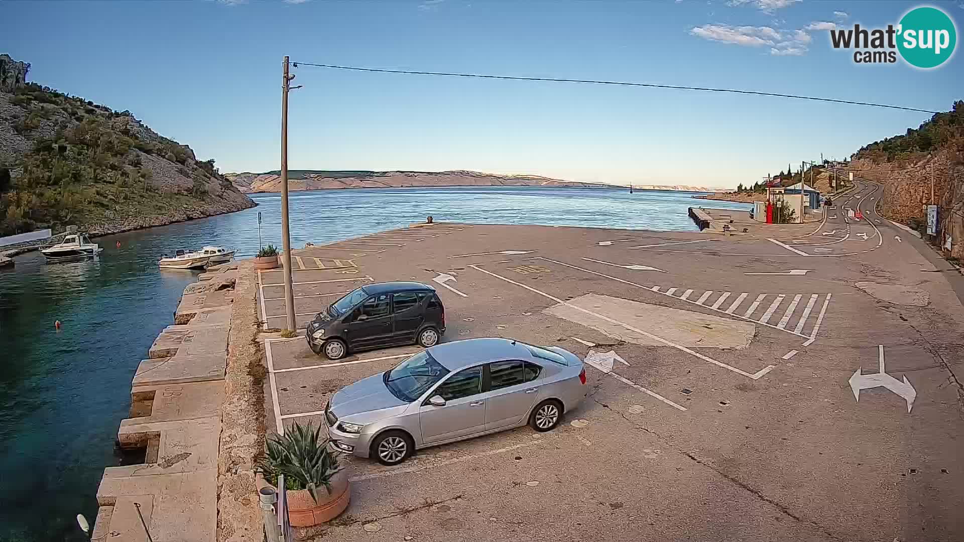 Webcam del puerto de ferris de Prizna – hacia la isla de Pag