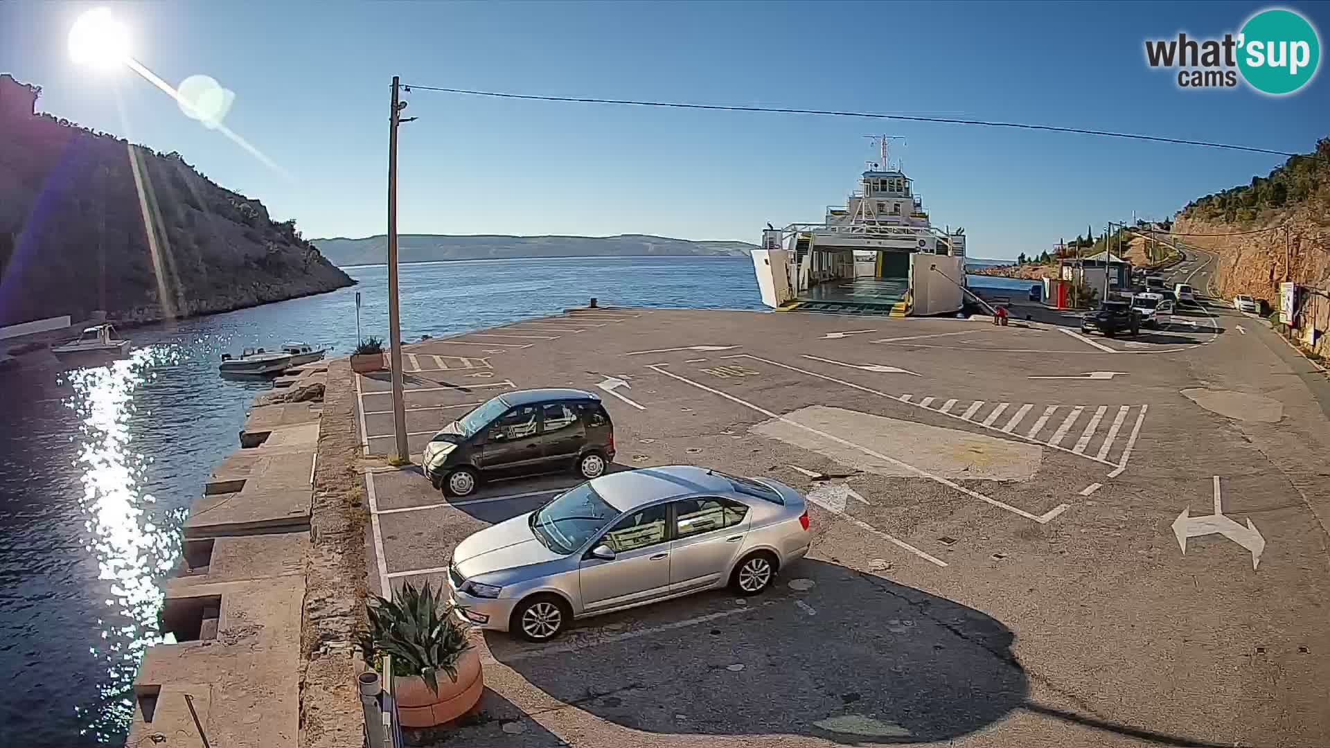 Webcam del puerto de ferris de Prizna – hacia la isla de Pag