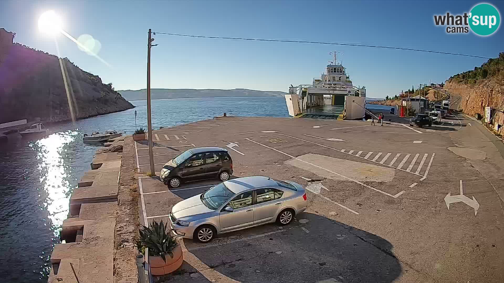 Web kamera trajektna luka Prizna – prema otoku Pag