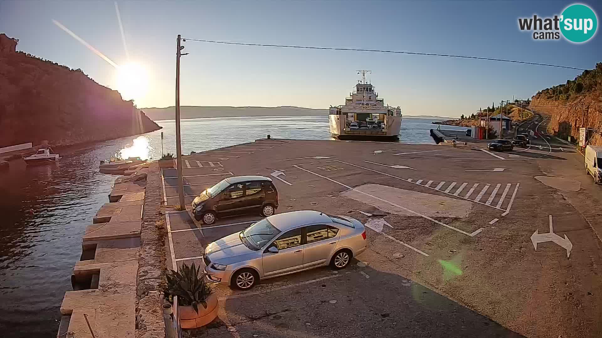 Web kamera trajektna luka Prizna – prema otoku Pag