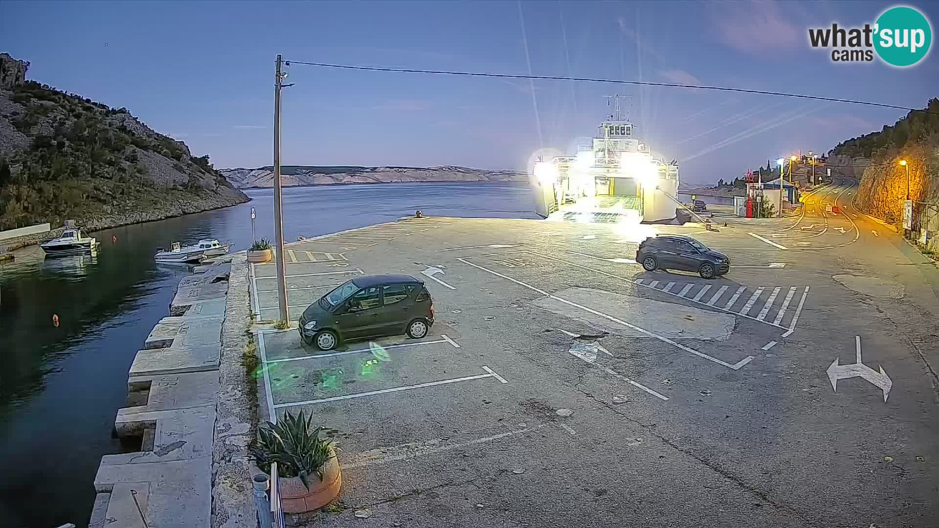 Web kamera trajektna luka Prizna – prema otoku Pag