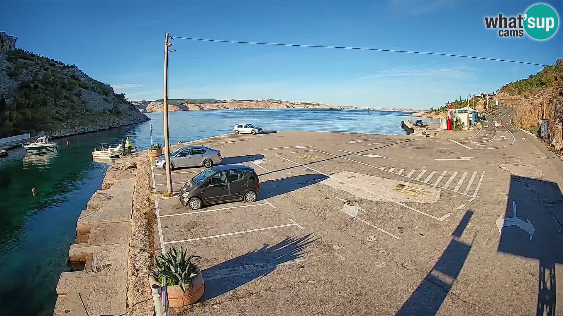 Webcam del puerto de ferris de Prizna – hacia la isla de Pag