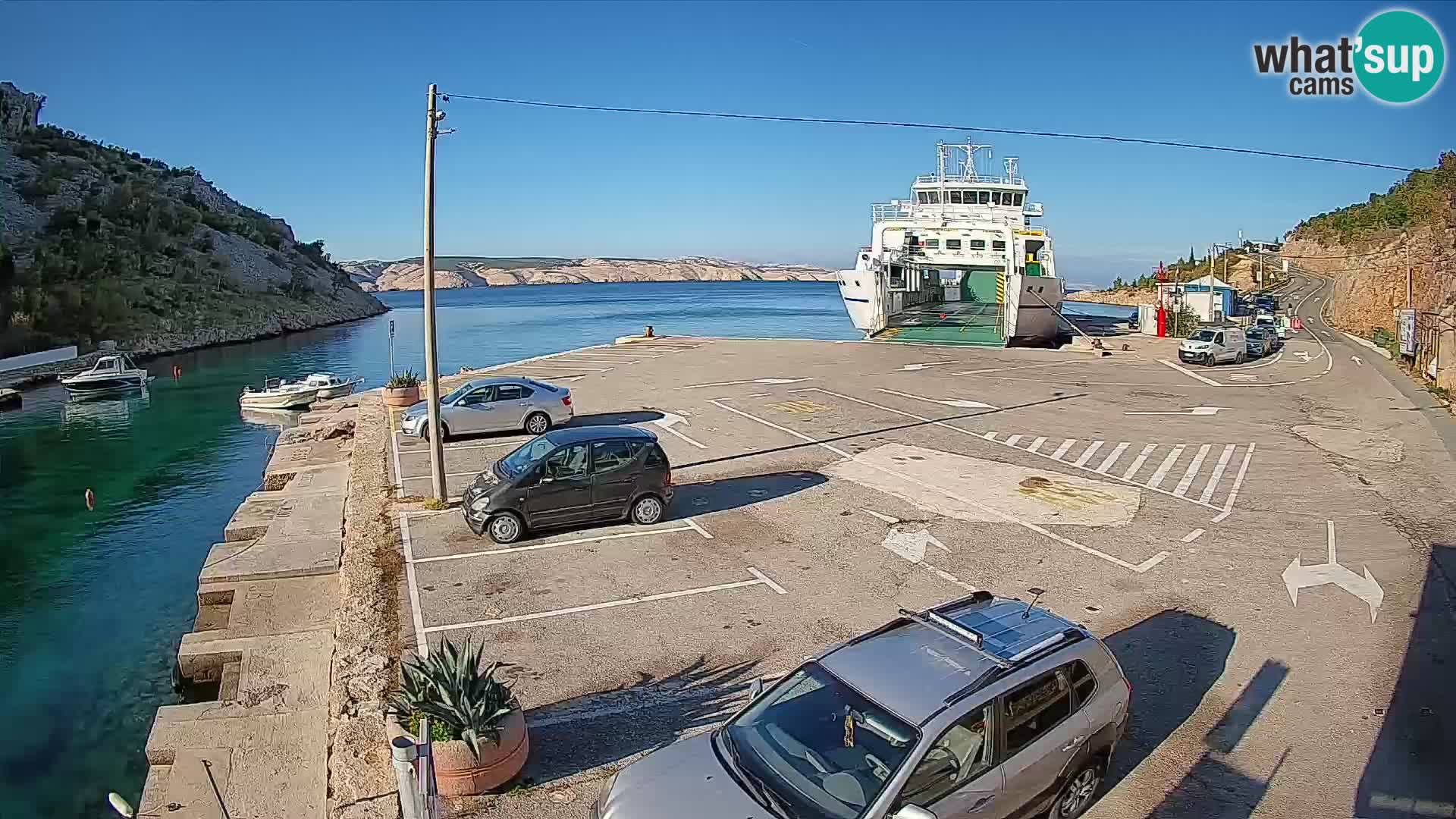 Web kamera trajektna luka Prizna – prema otoku Pag