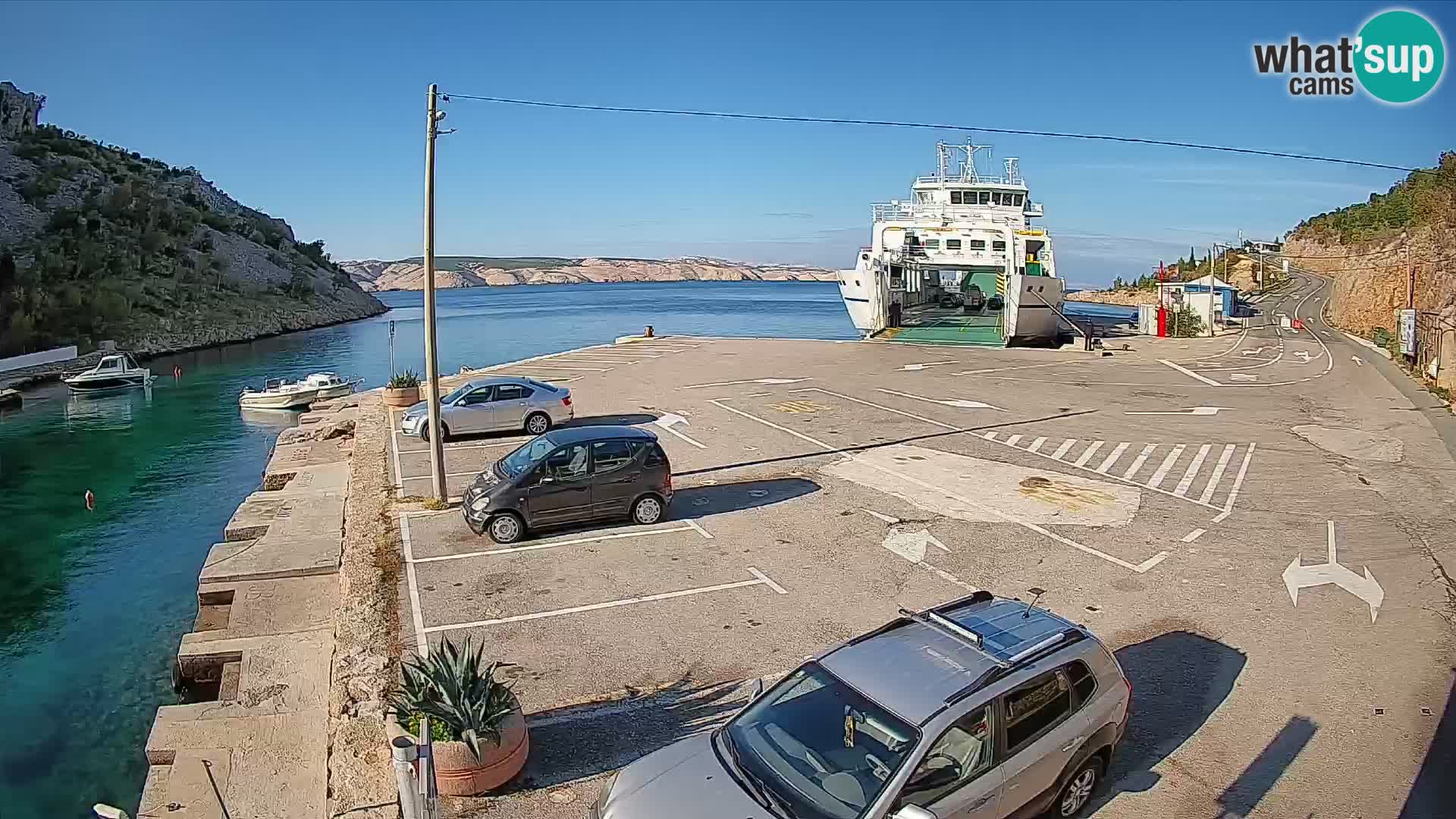 Webcam del puerto de ferris de Prizna – hacia la isla de Pag