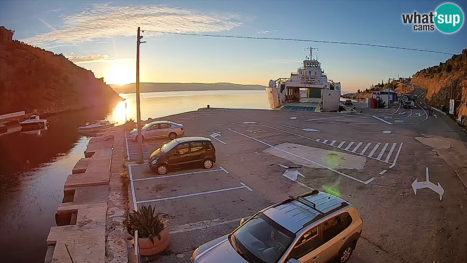 Webcam del puerto de ferris de Prizna – hacia la isla de Pag